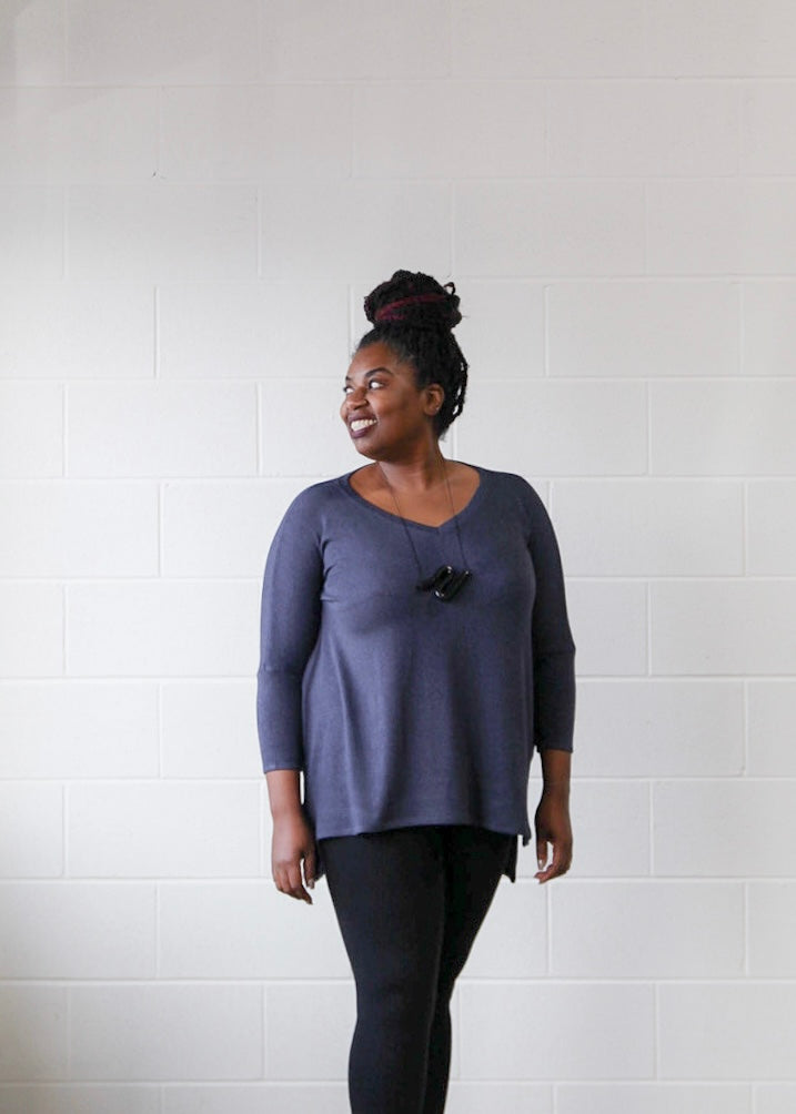 Amanda V-Neck Boxy Sweater -Size D