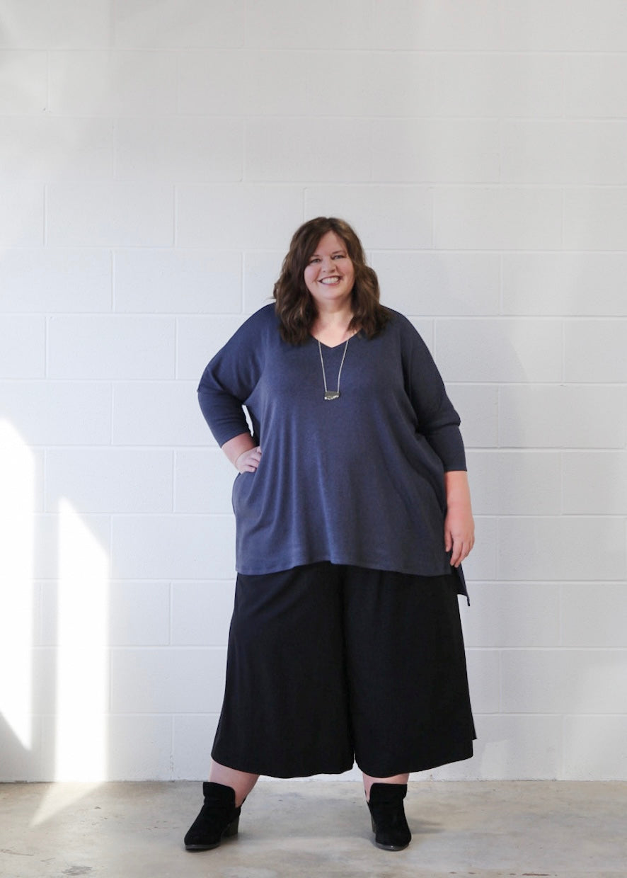 Amanda V-Neck Boxy Sweater -Size D